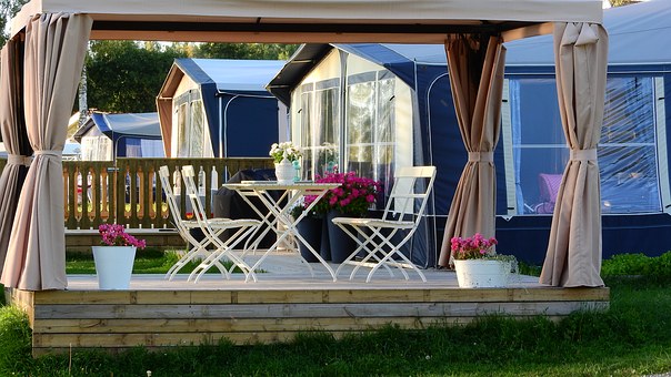 Comment installer et entretenir une tonnelle ou une pergola : Un guide simple !